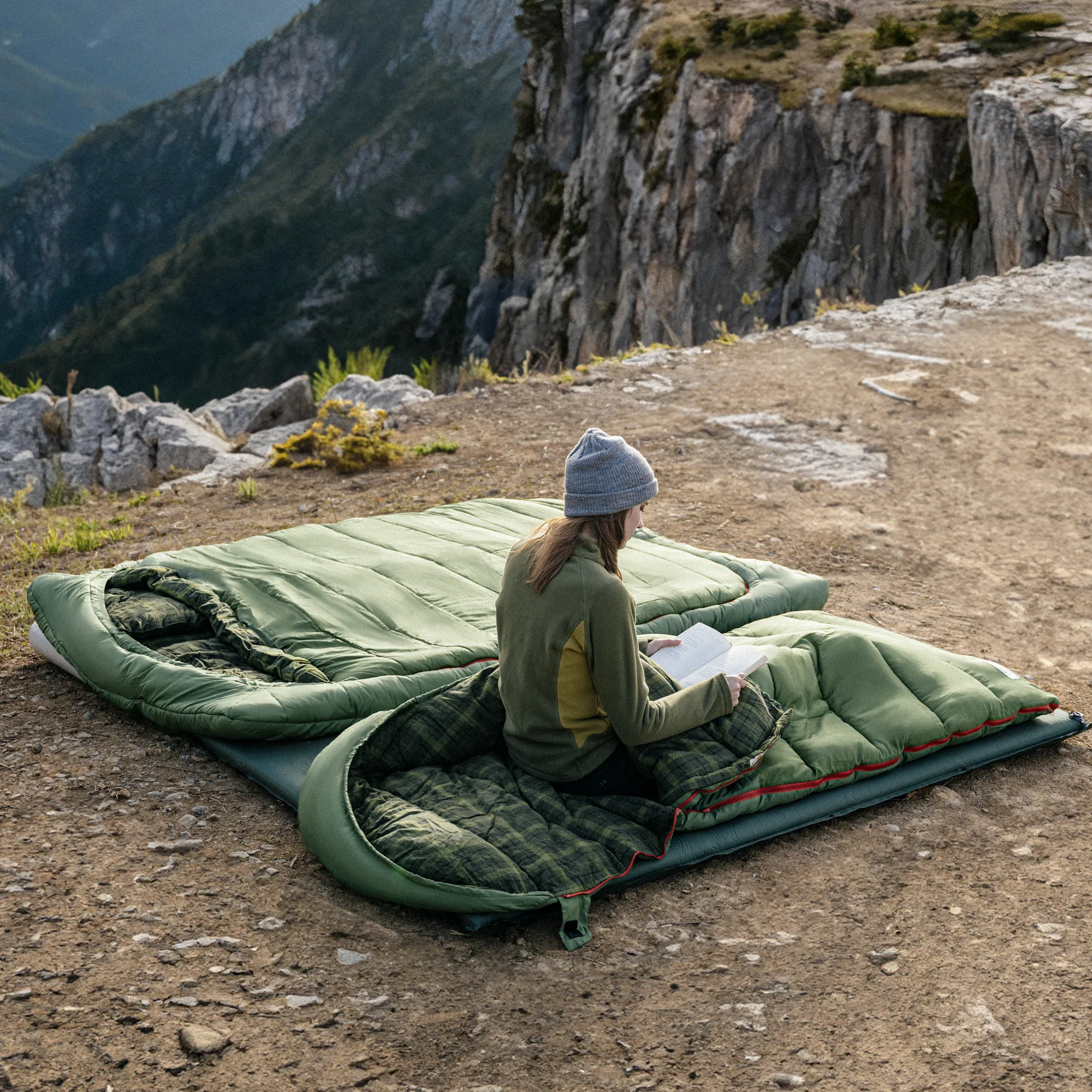 M Series™ Wide Flannel Sleeping Bag 32°F / 0°C - Image 8