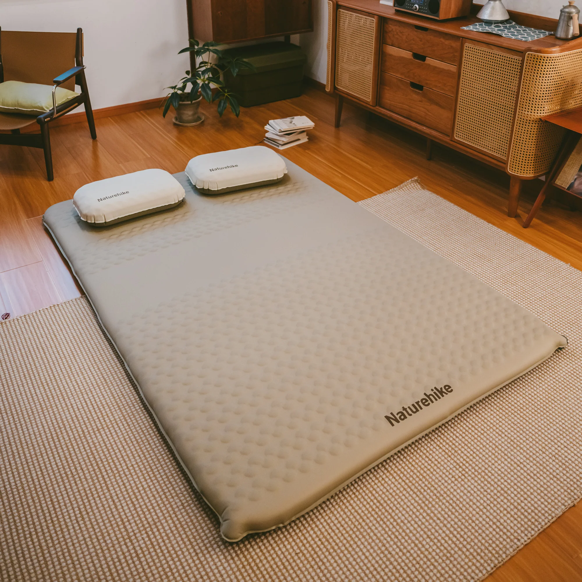 Yugu™ R5.4 Wide Self-Inflating Sleeping Pad - Image 9